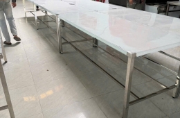 Xưởng gia công bàn ăn công nhân inox 304 uy tín tại TPHCM
