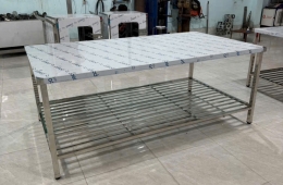 Xưởng sản xuất bàn thao tác inox công nghiệp chất lượng cao