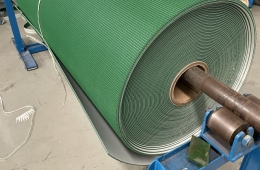 Thi công băng tải PVC xanh nhám cho dây chuyền sản xuất