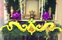 Gợi ý chọn các loại hoa cắm bàn thờ mang ý nghĩa tốt