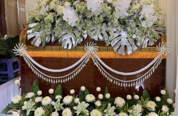 Dịch vụ cắm hoa nắp hòm TPHCM trang nghiêm và tinh tế