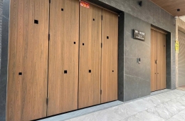 Cổng sắt ốp gỗ tự nhiên đẹp, bền, thi công theo yêu cầu