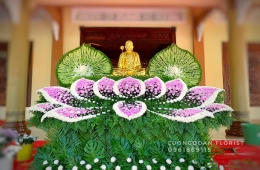 Cương Đoàn Florist – Đơn vị thiết kế hoa cắm nhà chùa trang nhã