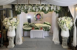 Địa chỉ làm hoa tươi viền ảnh đám tang TPHCM trang trọng, tinh tế