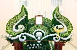 Hoa viếng lễ cầu siêu TPHCM mẫu đẹp, thiết kế trang trọng