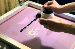 Dịch vụ in lụa gia công chuyên nghiệp – Sắc nét, bền màu