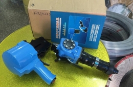 Máy bấm đai thép KCS-32 dập bọ sắt chắc chắn, chuẩn lực hơi