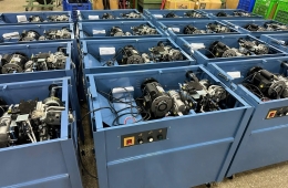 Máy đóng đai thùng giá bao nhiêu? So sánh giá các loại phổ biến